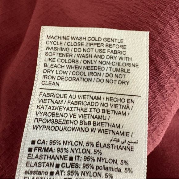 Athleta Trekkie North Mid Rise Bermuda Short Berry Rose Size 4 - Picture 11 of 14